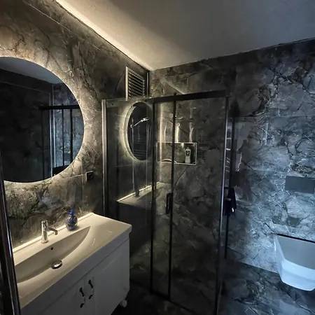Apartment Sehir Merkezinde Site Icerisinde Lueks Trabzon