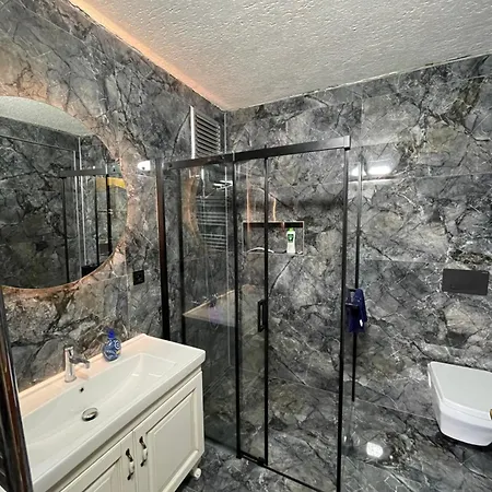 Sehir Merkezinde Site Icerisinde Lueks Apartment